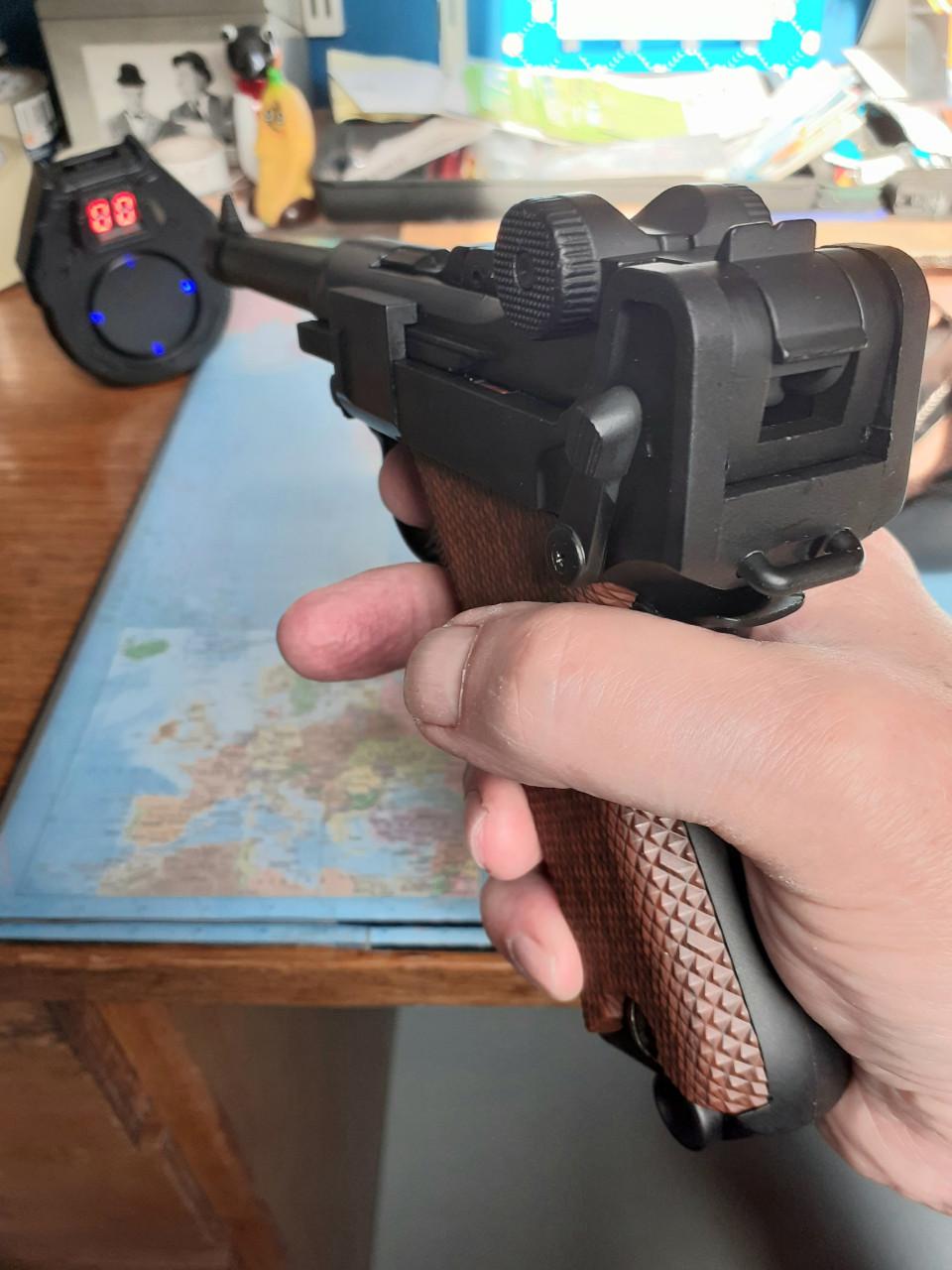 Luger P08 Shell Uitwerpende Laser Speelgoedpistool  + 6 patronen +