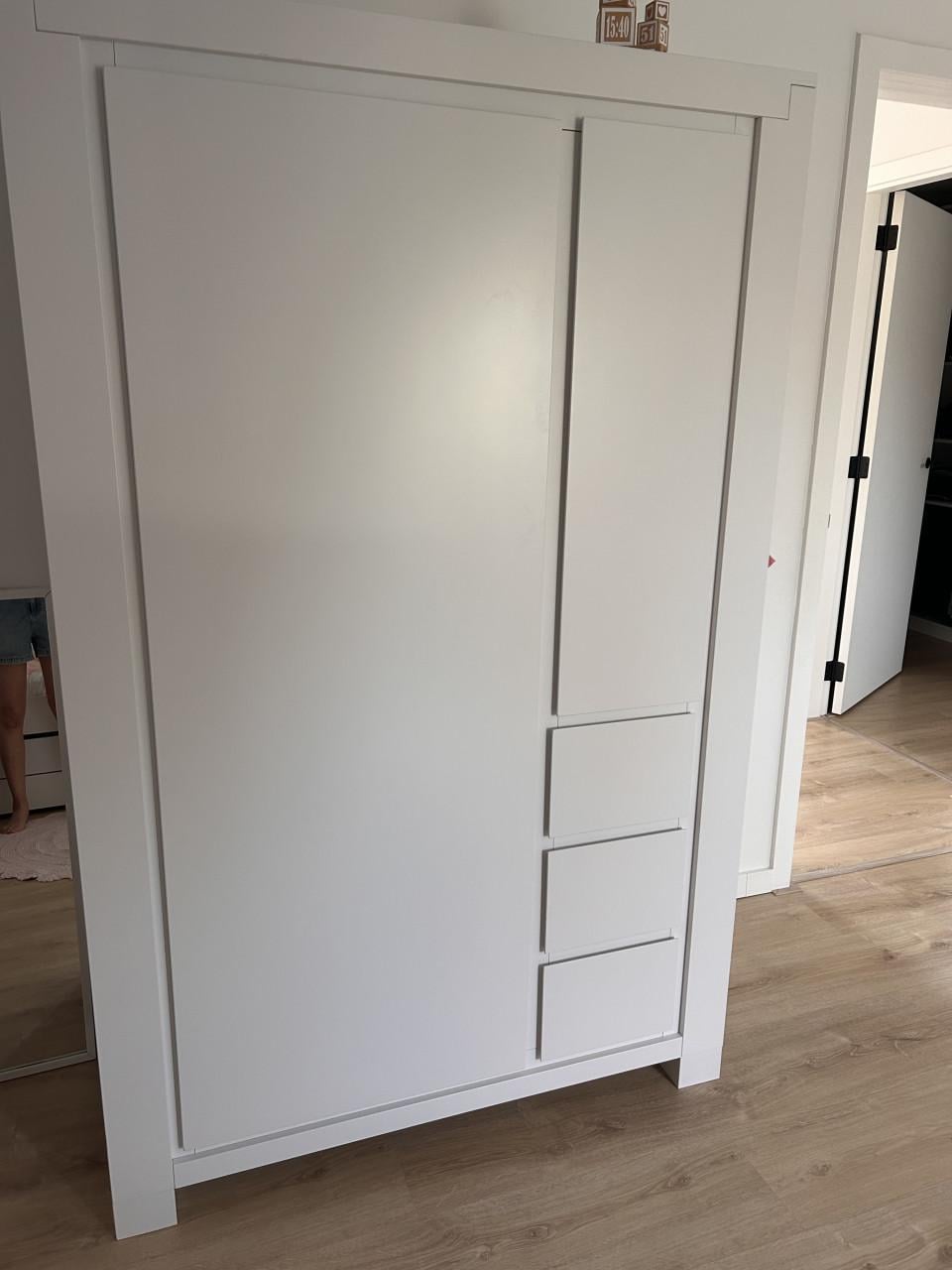 Commode + kast babykamer