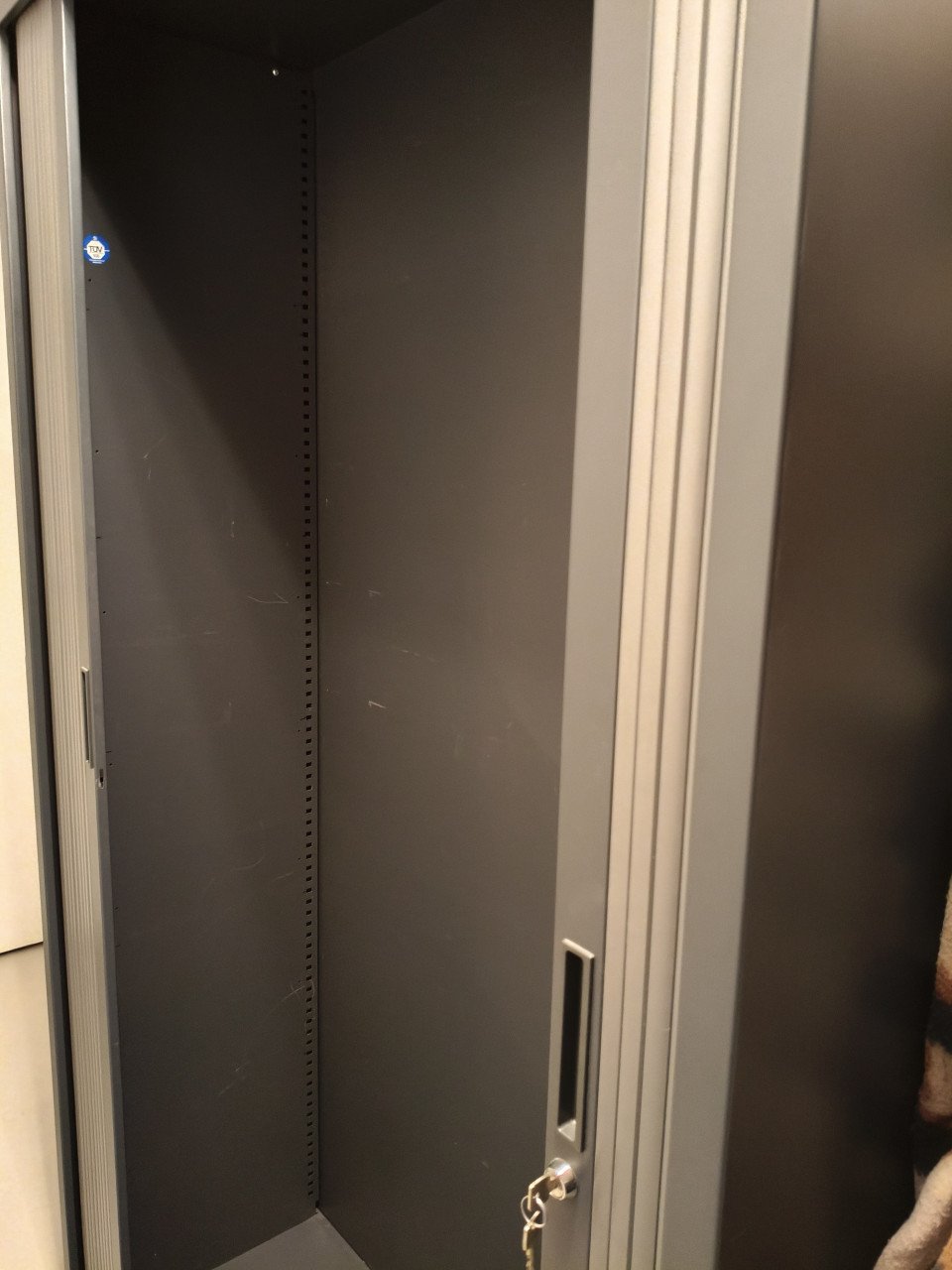 Te koop archiefkast-roldeurkast