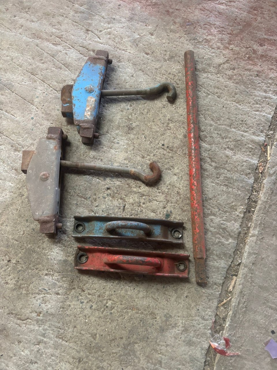 Set banden afkomstig van international 845