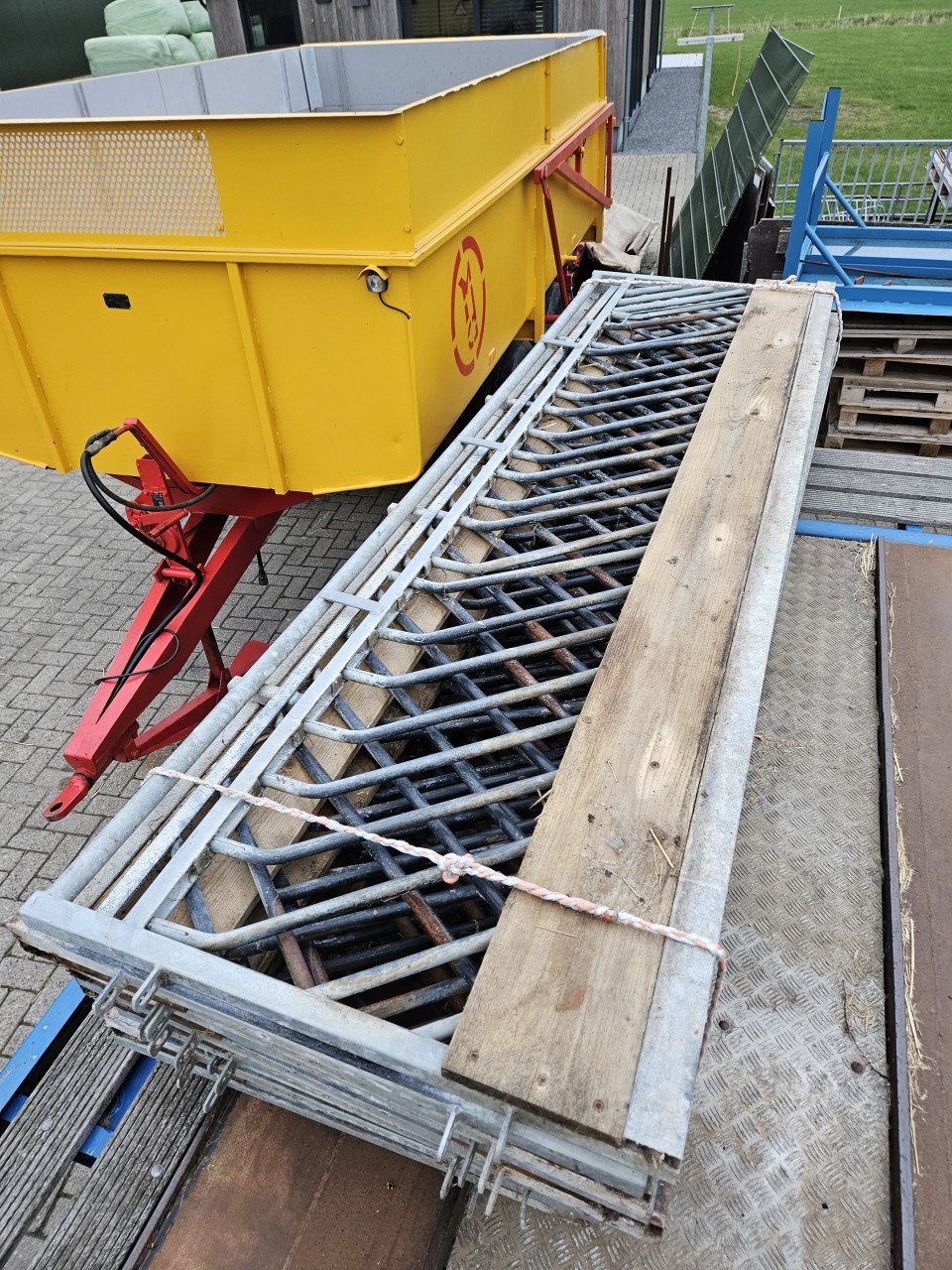 Zelfsluitende voerhekken veno
