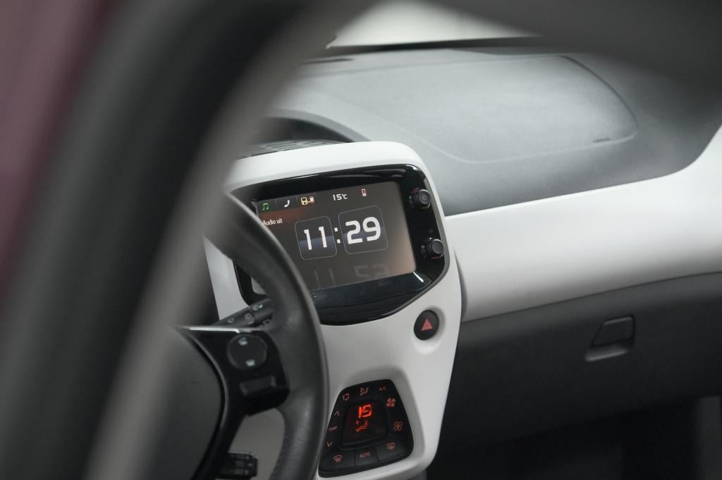 Peugeot 108 1.0 e-vti première | camera | climate control | 15 inch lichtme