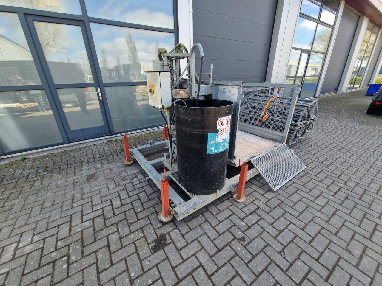 TE HUUR Bouwlift