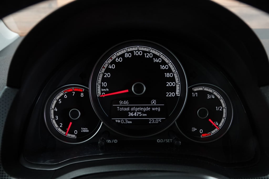 Volkswagen UP! 1.0 tsi high up! | cruise | pdc | bluetooth |