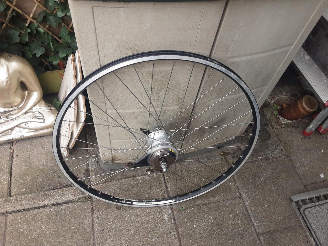 28 inch shimano nexus achterwiel, 7 speed,rollerbrake rem