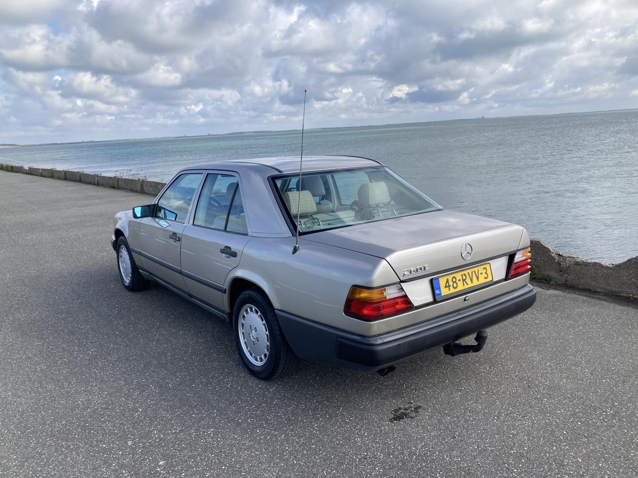 Mercedes 260E