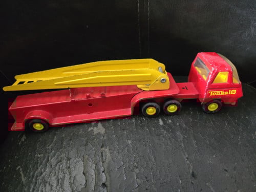 Tonka 18 Ladder Rescue Fire Truck, een speelgoedbrandweerwagen. Bieden mag