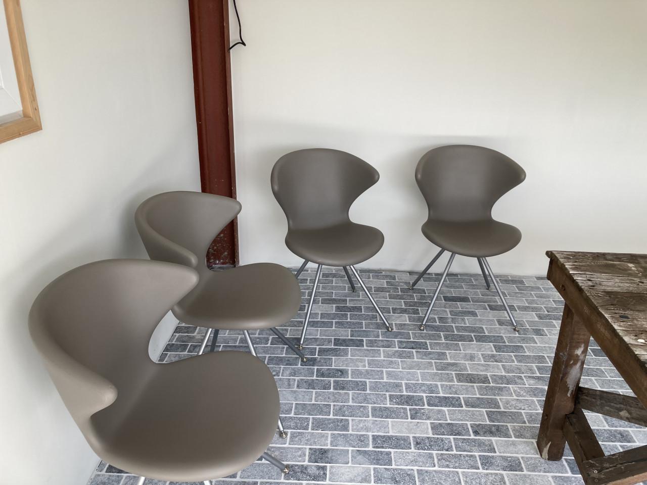 Eetkamer stoelen Tonon