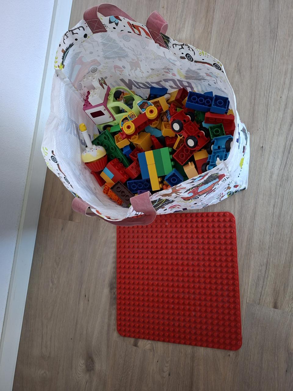 Duplo met grondplaat en ijstruck