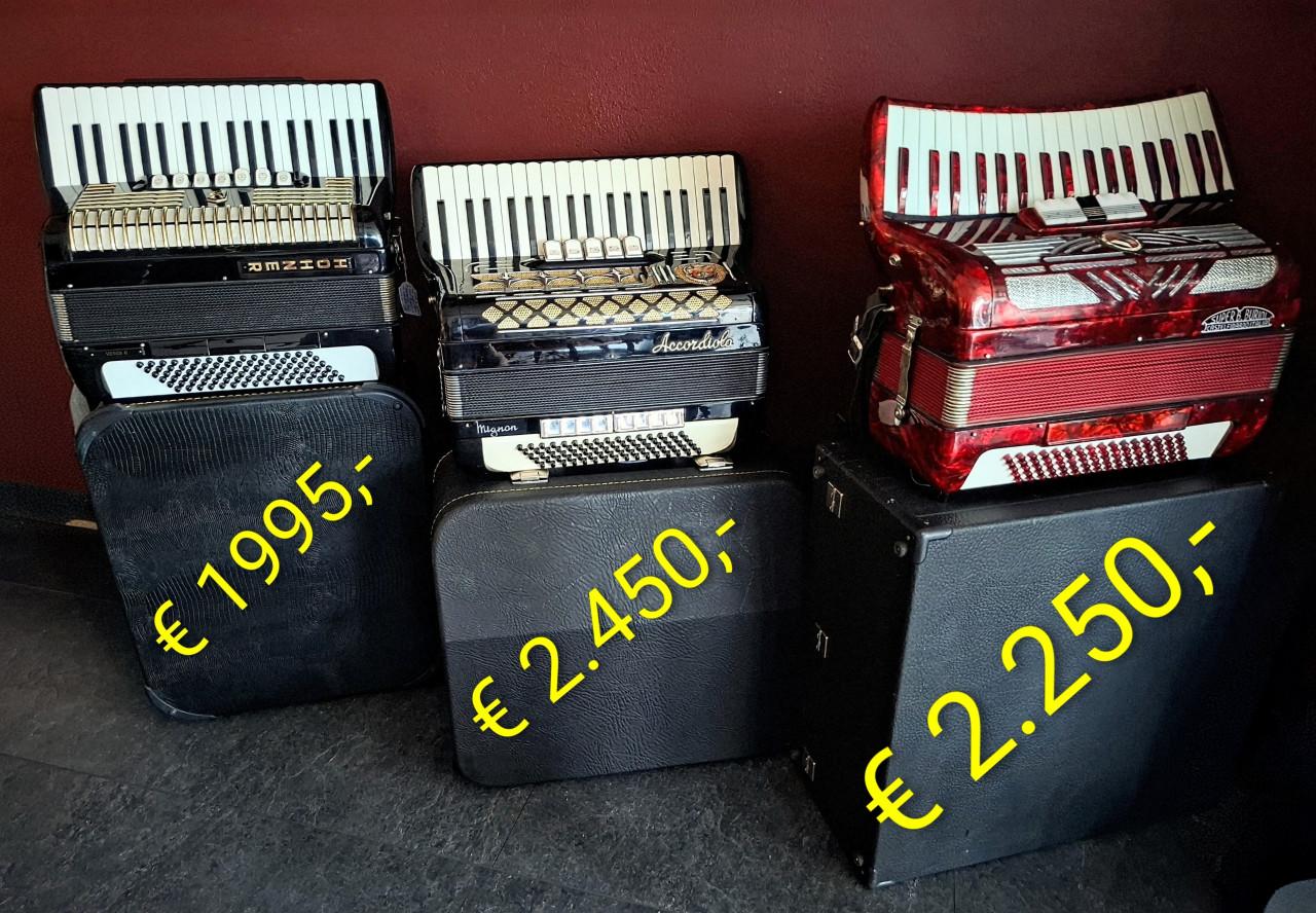 Accordeon Ballone Burini Waaier klavier