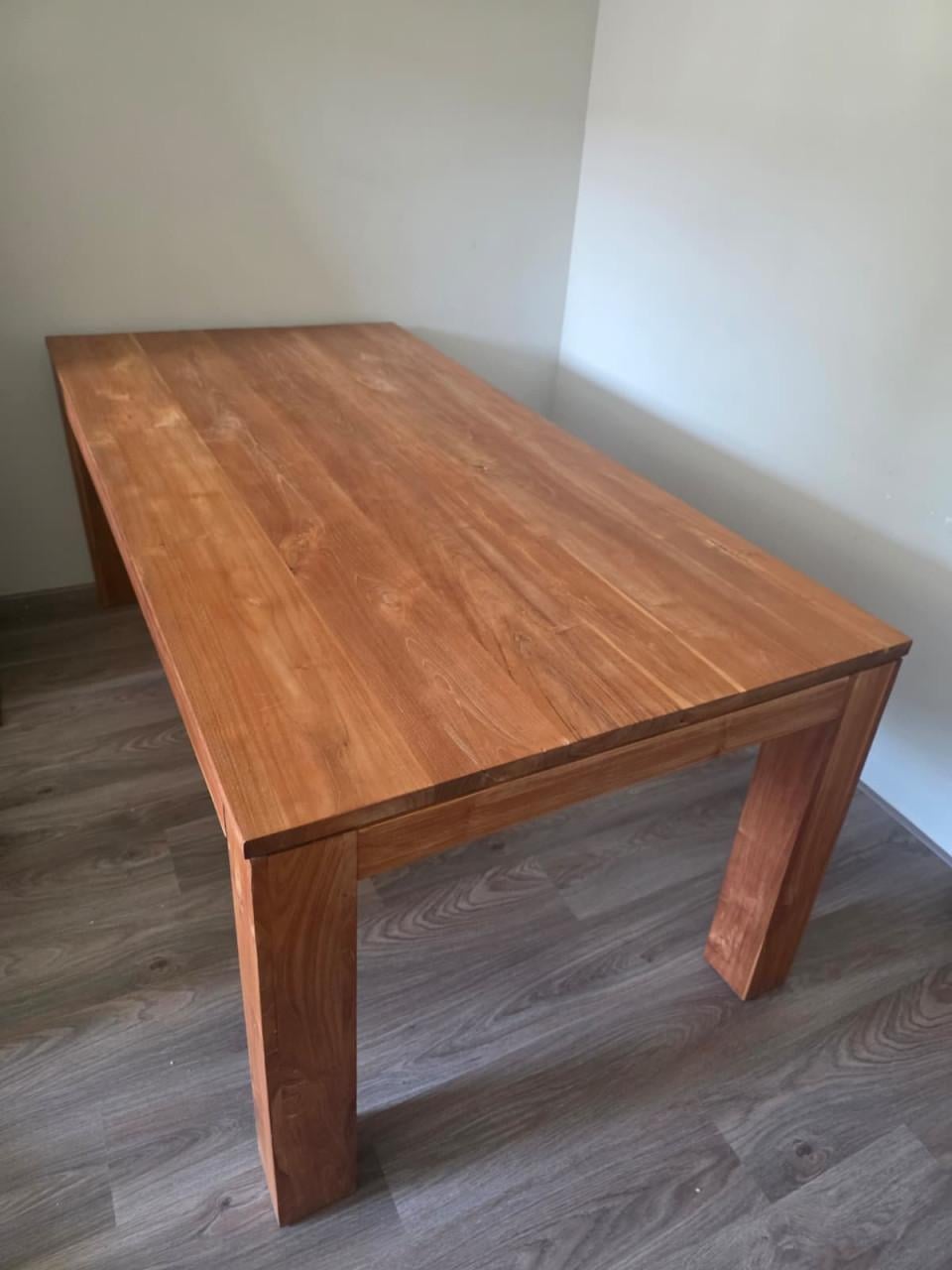 Grote acaciahouten eettafel 200x100 cm – recent opgeknapt