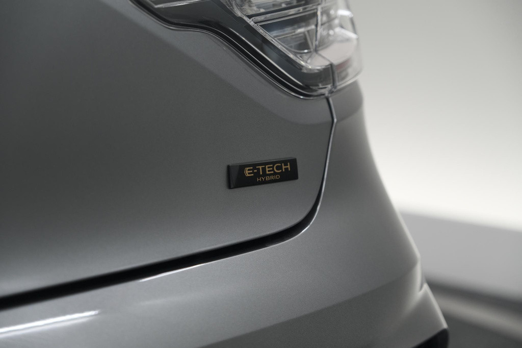 Renault Clio 1.6 e-tech full hybrid 145 techno | 360 camera | bose audio | 