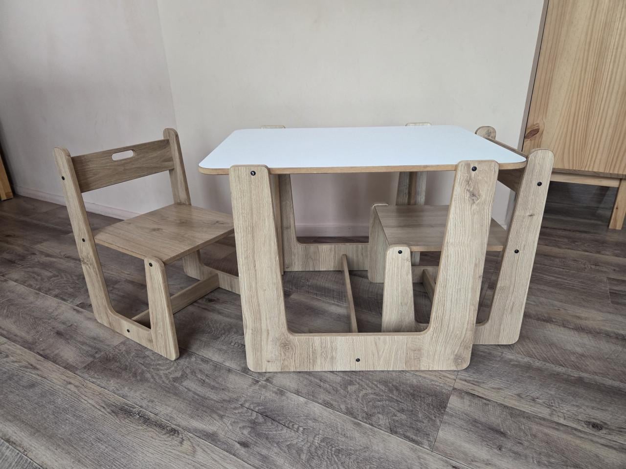Montesorri set kindertafel & stoeltjes