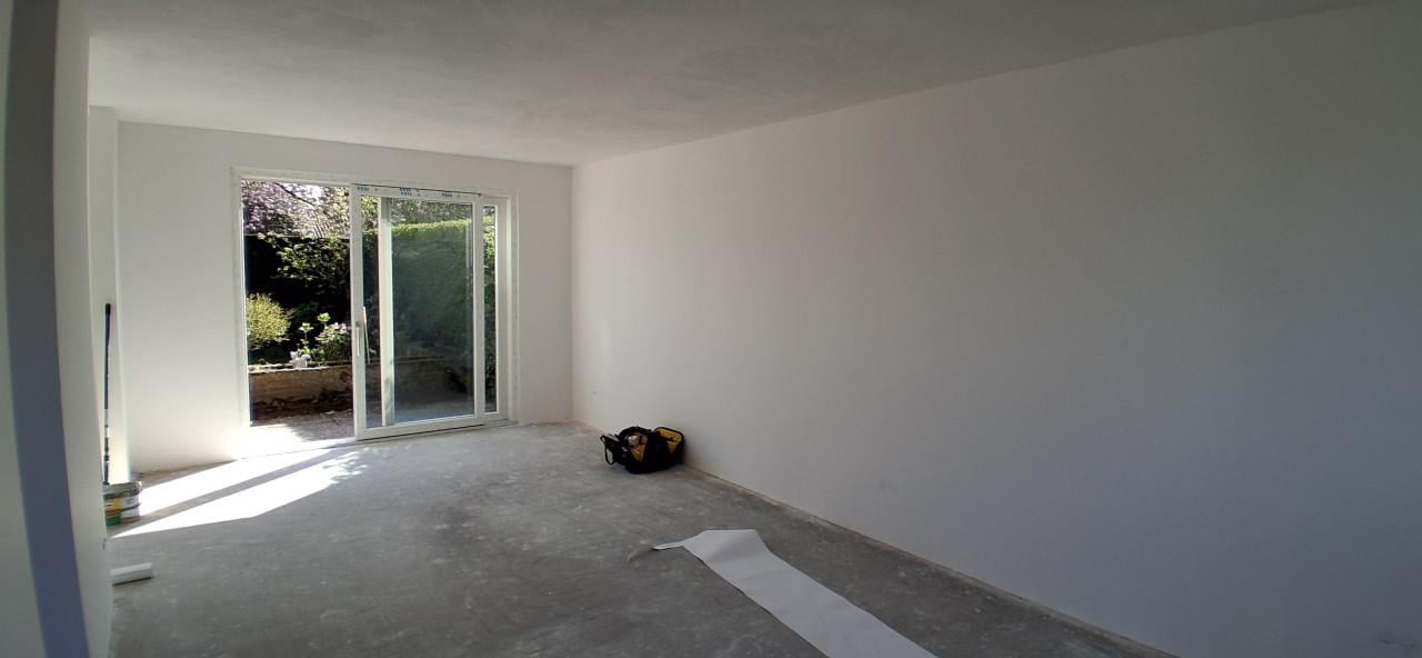 Behangen en sauzen van de muren en/of plafonds