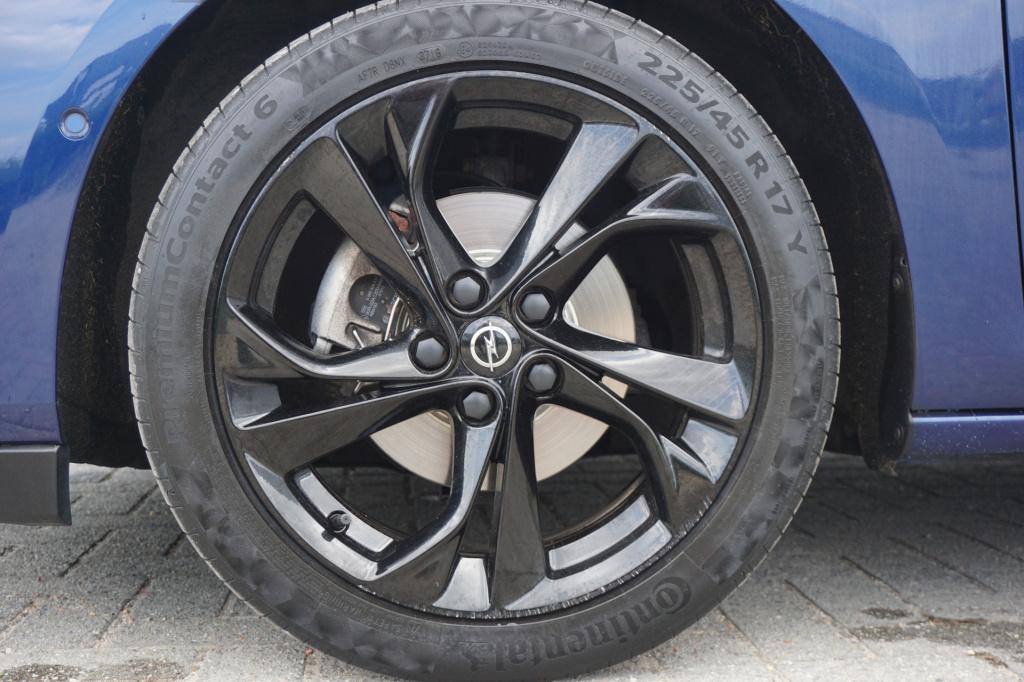 Opel Astra sports tourer 1.2 elegance airco / navi / cruise / camera / park