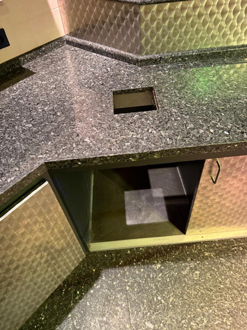 Keukenapparatuur - Complete koeltoog, frituur, afzuigkap en meer