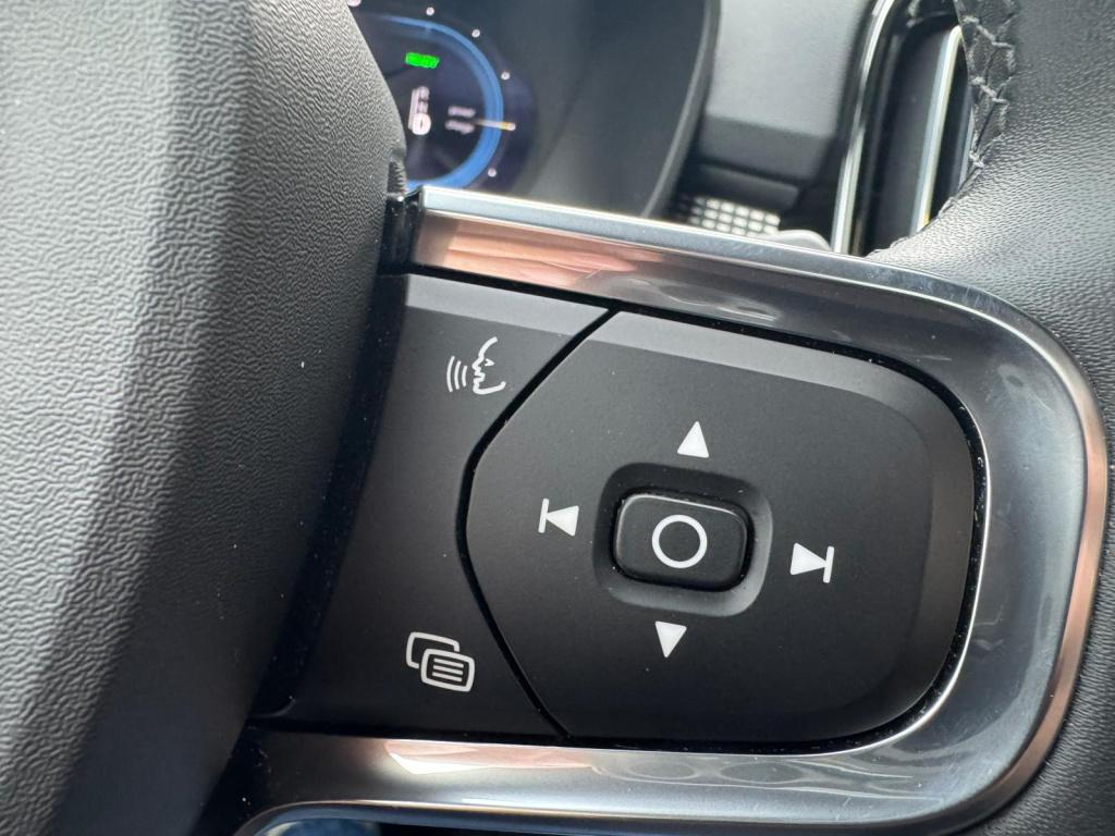 Volvo XC40 recharge p8 awd r-design