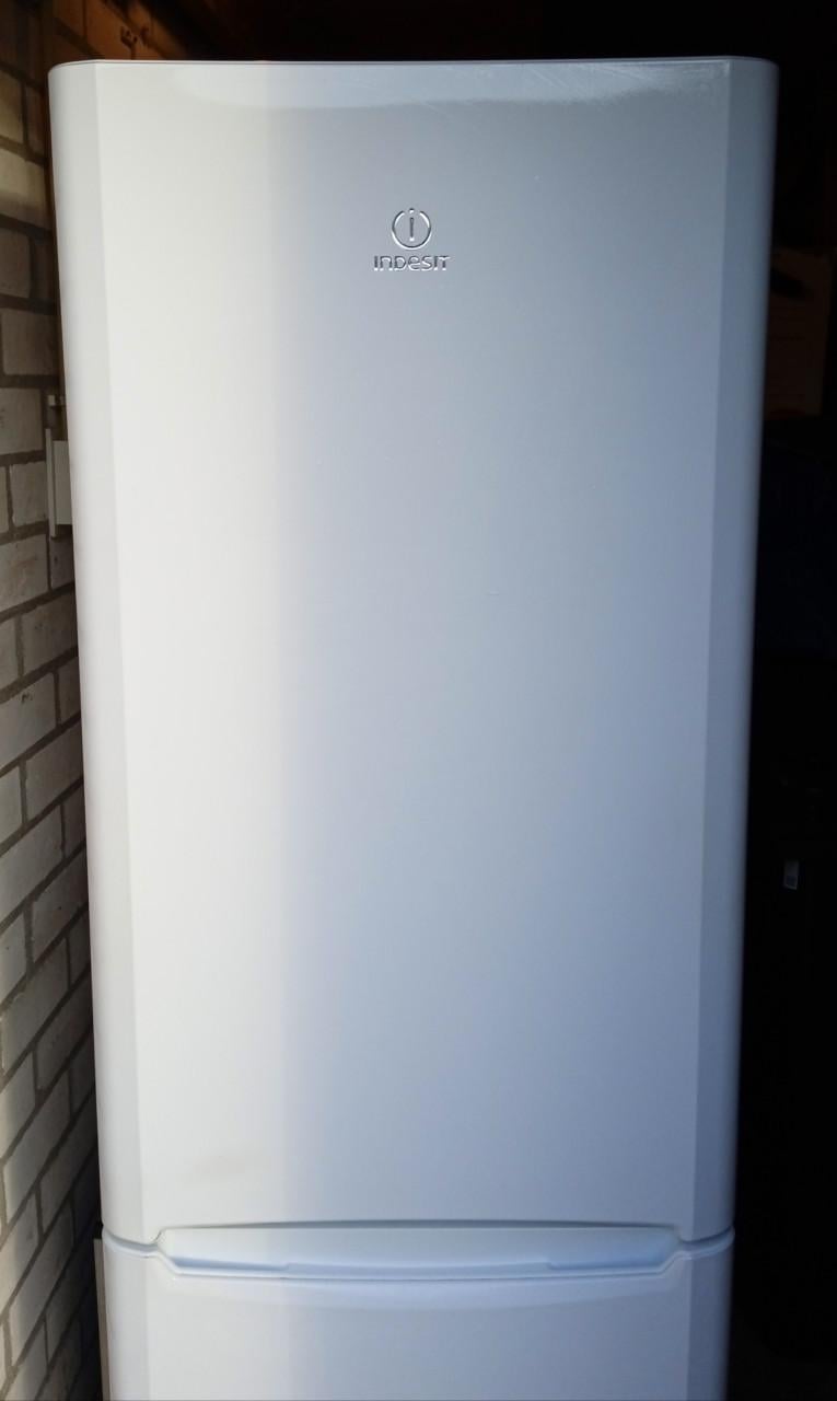 Mooie grote Indesit koelvries-combinatie