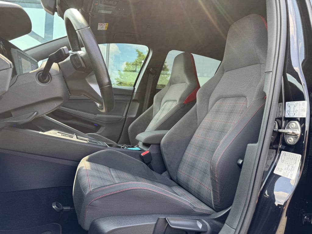 Volkswagen Golf 2.0 tsi gti * camera * stoel + stuur verwarming * carplay