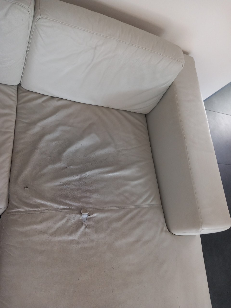 Gratis witte leren bank inclusief chais longue