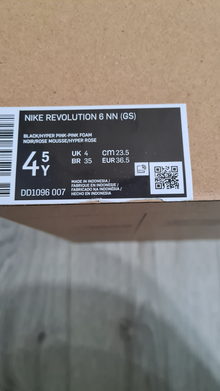 Meisjes sport schoenen NIKE- Nieuw in doos-Maat 36.5