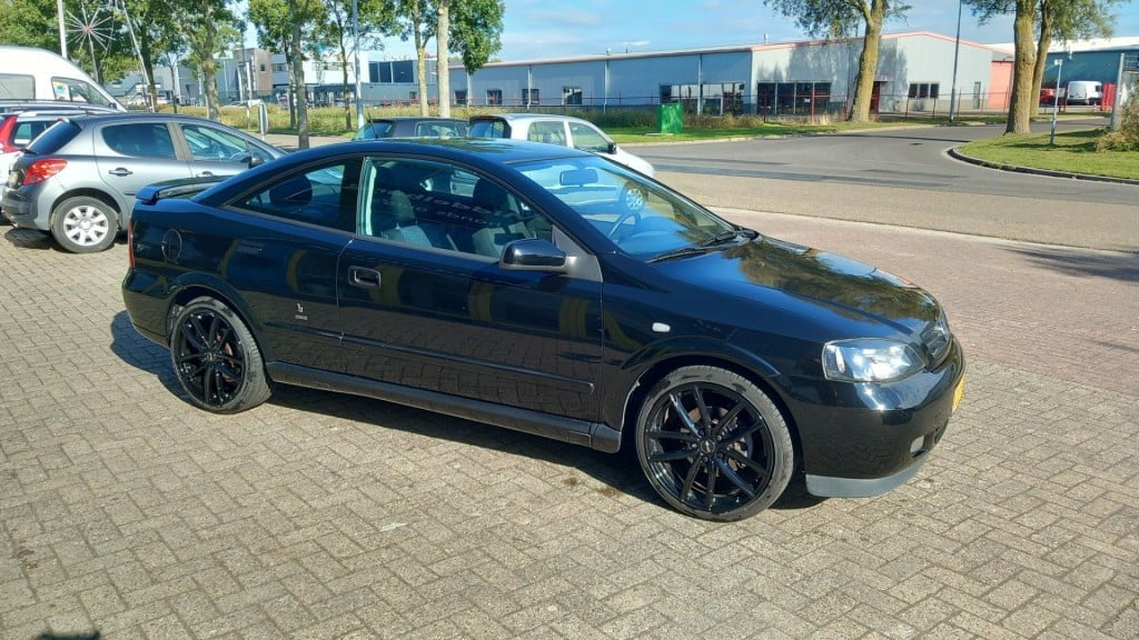 Opel Astra 2.2-16v