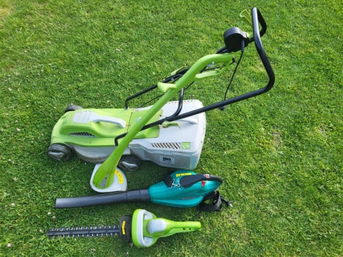Grasmaaier, bladblazer, heggenschaar, grastrimmer