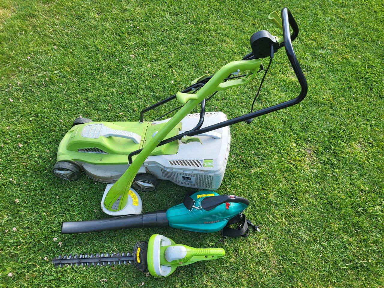 Grasmaaier, bladblazer, heggenschaar, grastrimmer