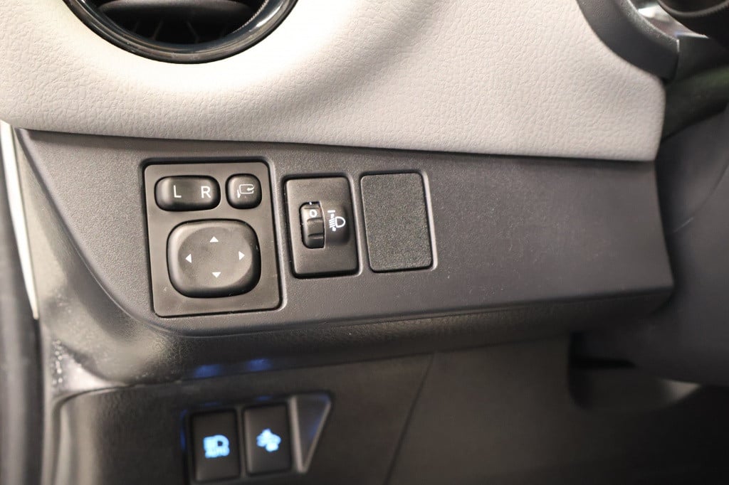 Toyota Yaris 1.5 hybrid dynamic bi-tone