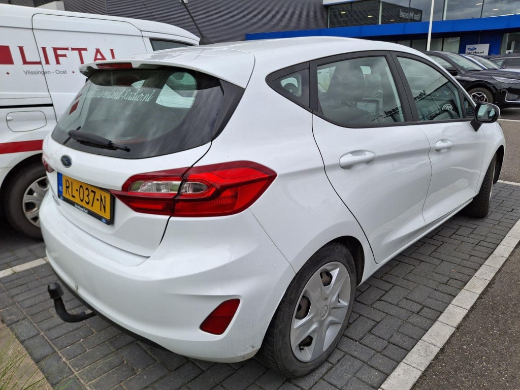 Ford Fiesta 1.1 trend airco - trekhaak - navigatie