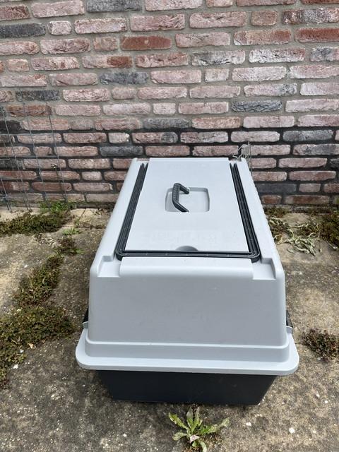 Bench voor huisdier. l x b x h (buitenmaten): 68 x 47 x 46 cm