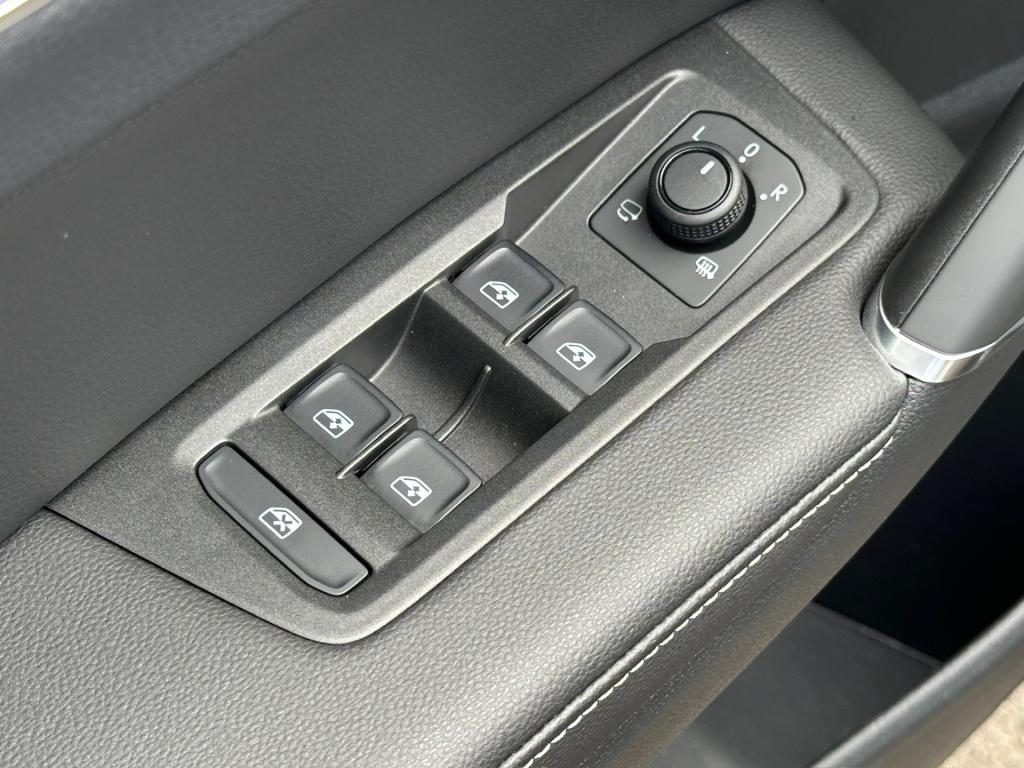 Volkswagen Touran 1.5 tsi comfortline 7-persoons | keyless | navi | camera 