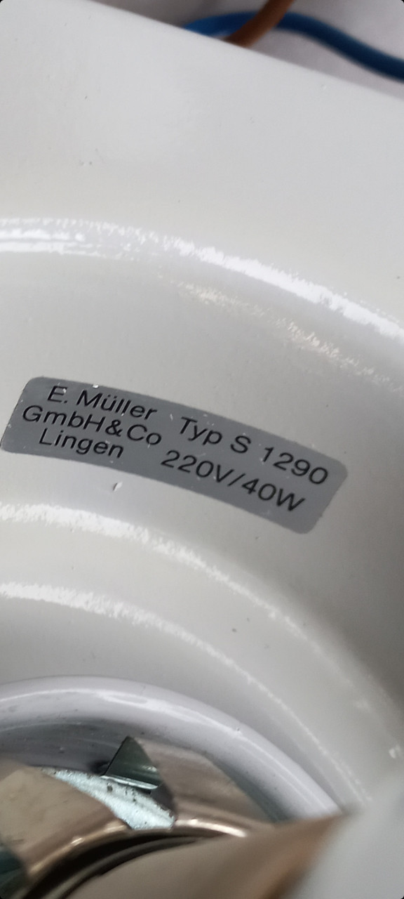 Vintage badkamer lamp van .E muller typ s1290 .