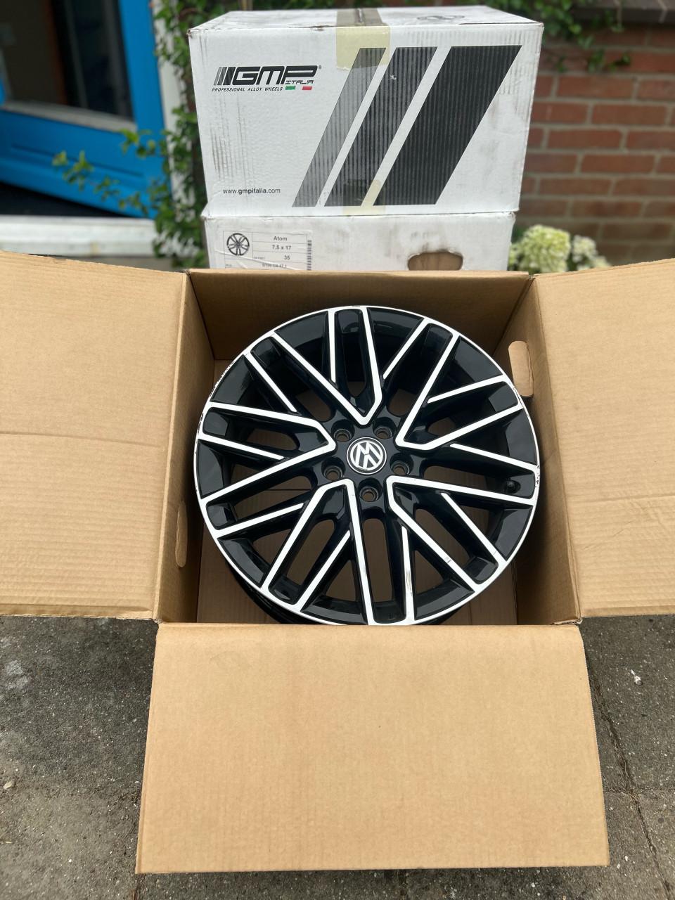 Originele VW 17 inch Ronal velgen 5x112 ET51 . Bieden vanaf €500.—