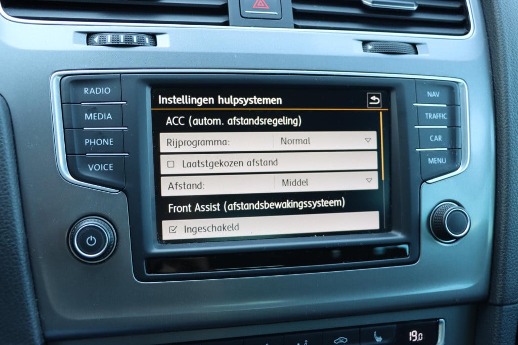 Volkswagen Golf 1.2 tsi business edition r connected