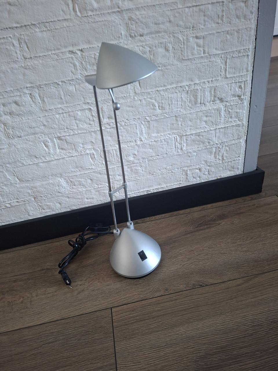 Te koop buro lampje grijs