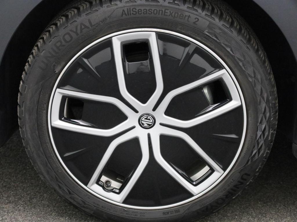 MG Mg4 long range luxury 64 kwh | carplay | navi | led koplampen | camera |