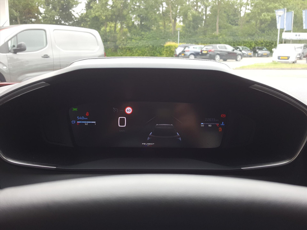 Peugeot 2008 allure 1.2 pt-100pk navigatie | apple carplay & android auto |