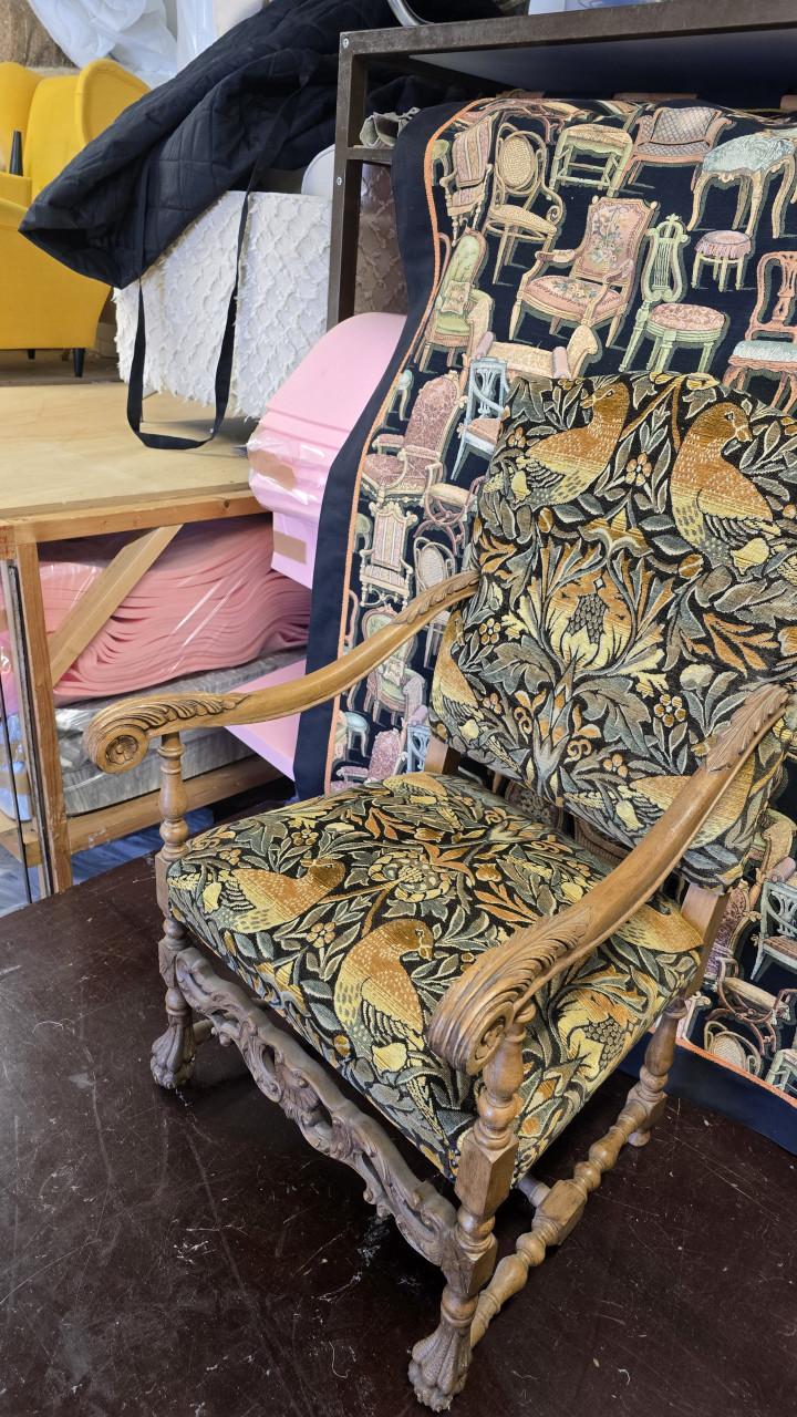 Nieuw gestoffeerde klassieke fauteuil