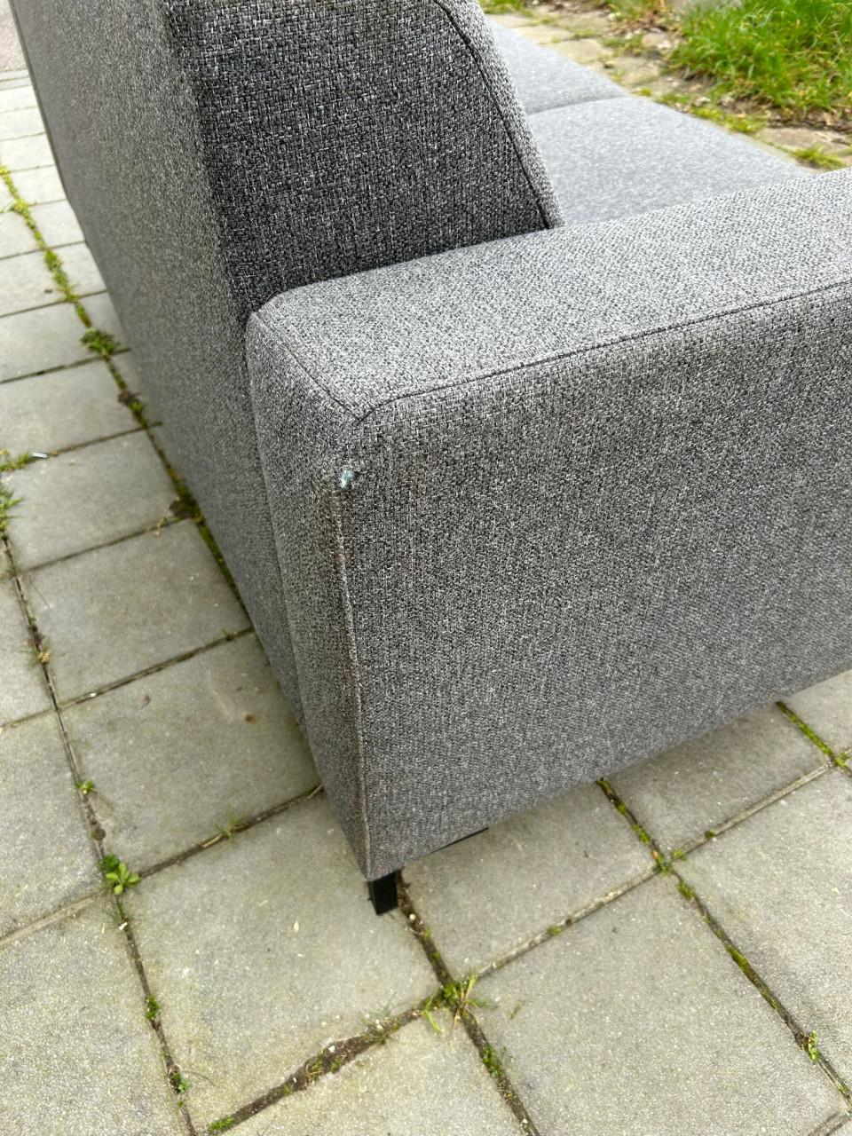 Grijze tweezitsbank 183x85cm met lichte beschadiging