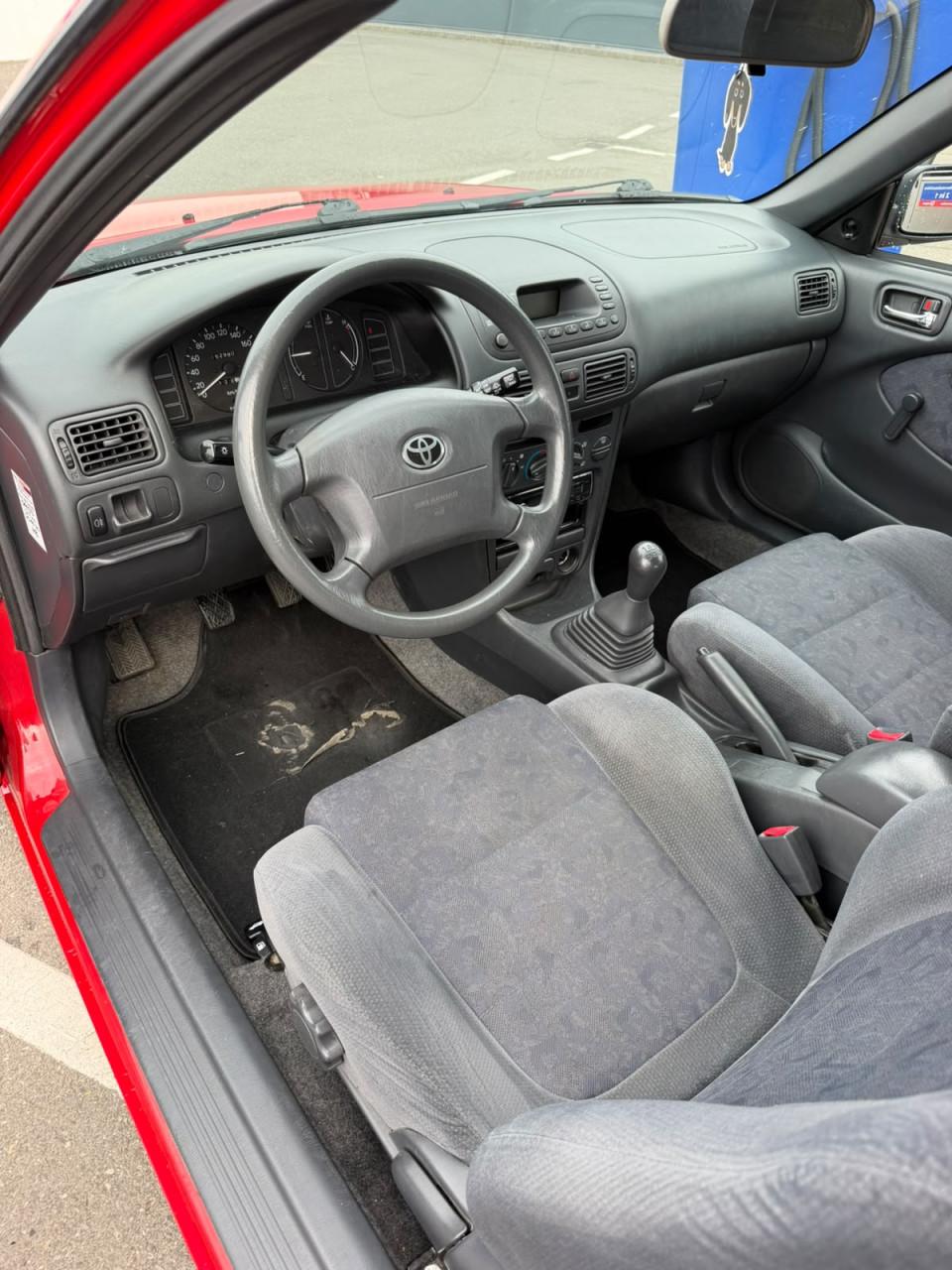 Toyota Corolla 1.4 Linea Terra 2000 rood