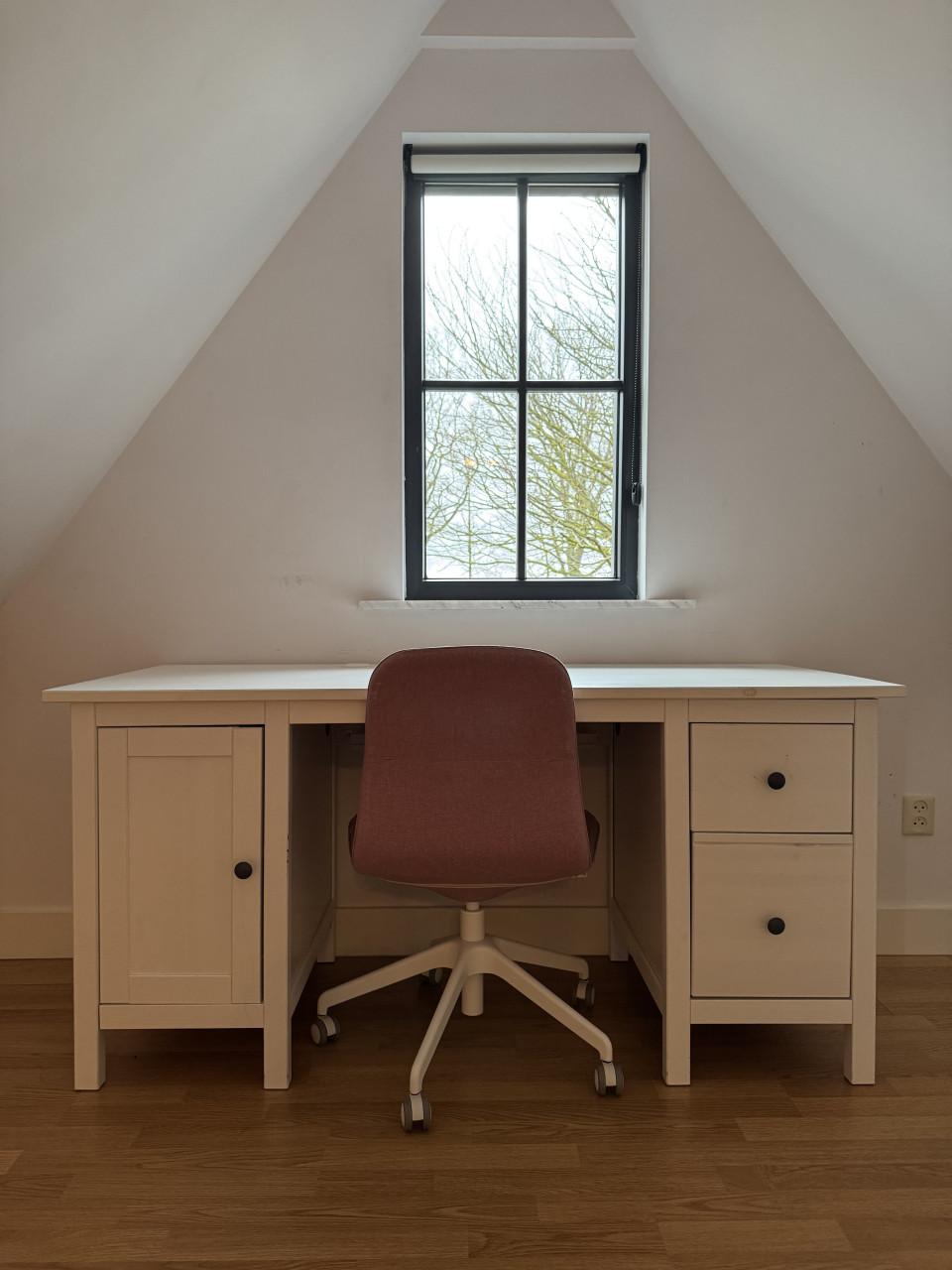 Ikea meubelen Hemnes serie: kledingkast, nachtkastje, bureau, ladekast