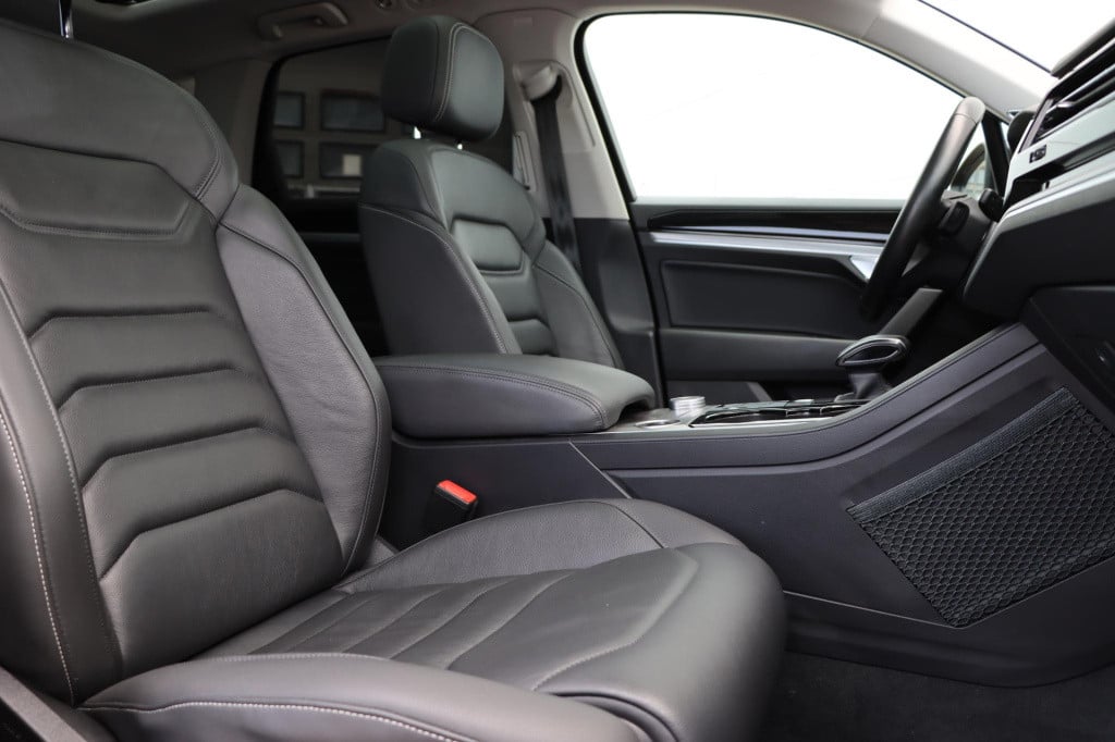 Volkswagen Touareg 3.0 tsi ehybrid 4motion elegance black style 380pk tiptr