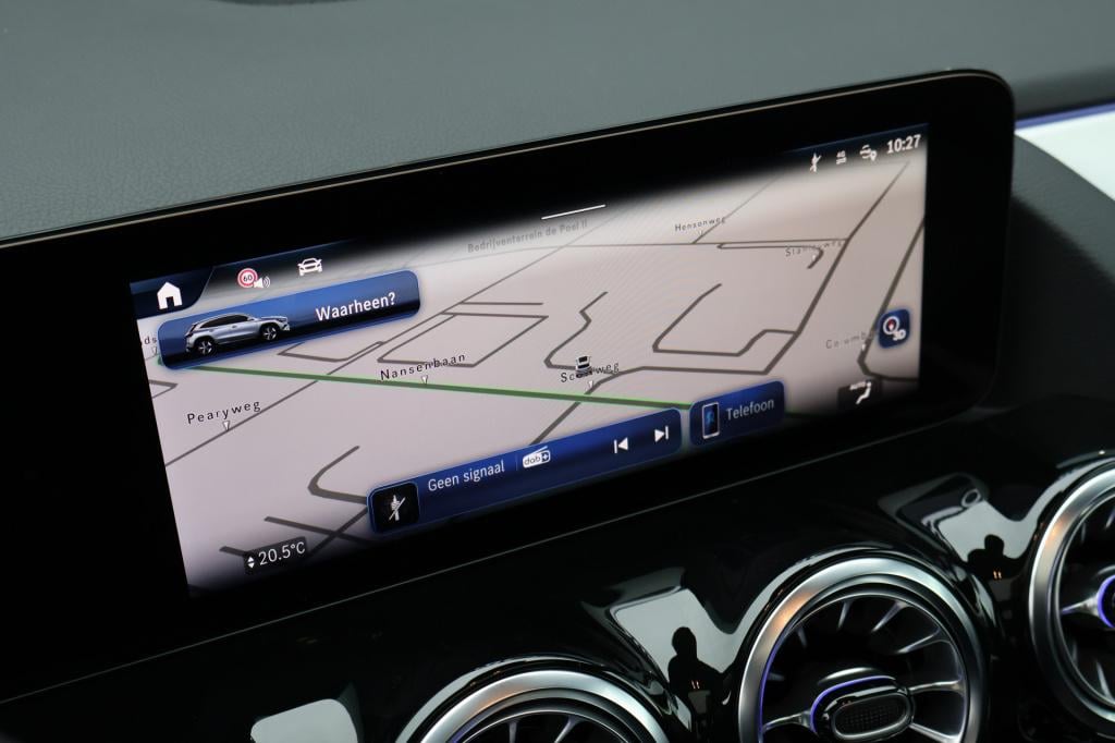 Mercedes-Benz Gla-klasse 180 amg line i 2025 i panorama dak i manufaktur al