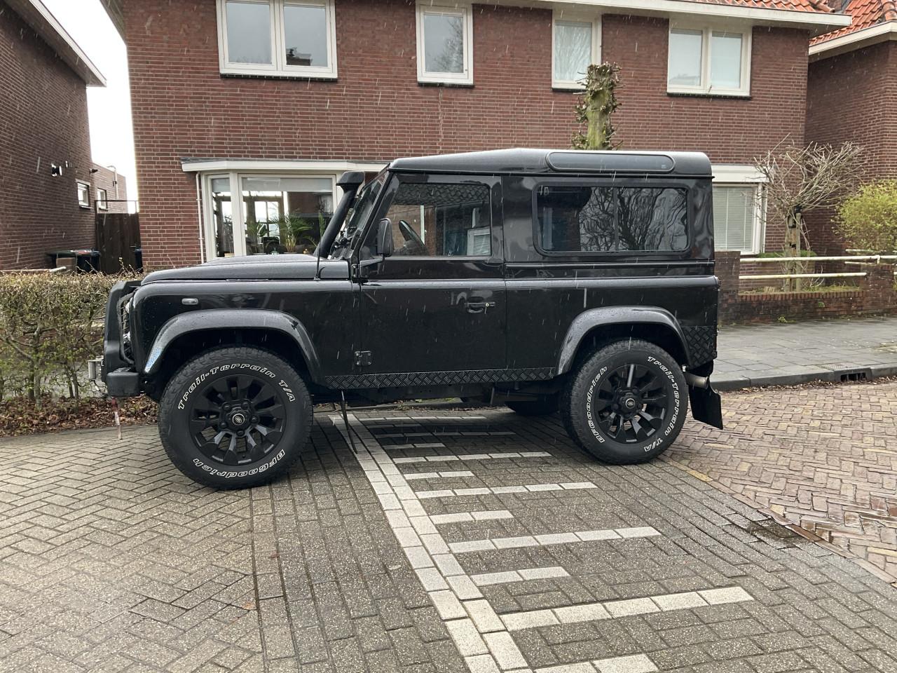 LAND ROVER DEFENDER
