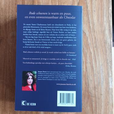 2 boeken: Chocolat en Rode schoenen, beide van Joanne Harris