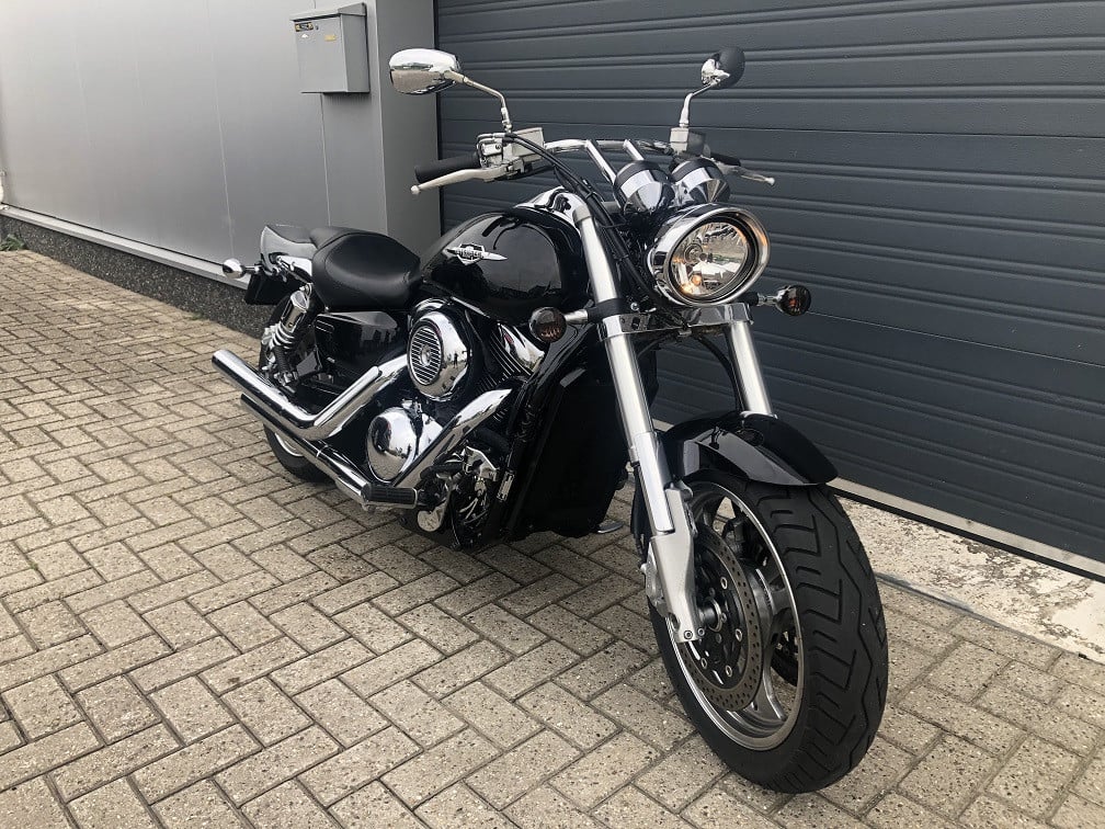 Suzuki VZ1600 Marauder uit 2005 met 28 dkm, mooie dikke cruiser €5250,-