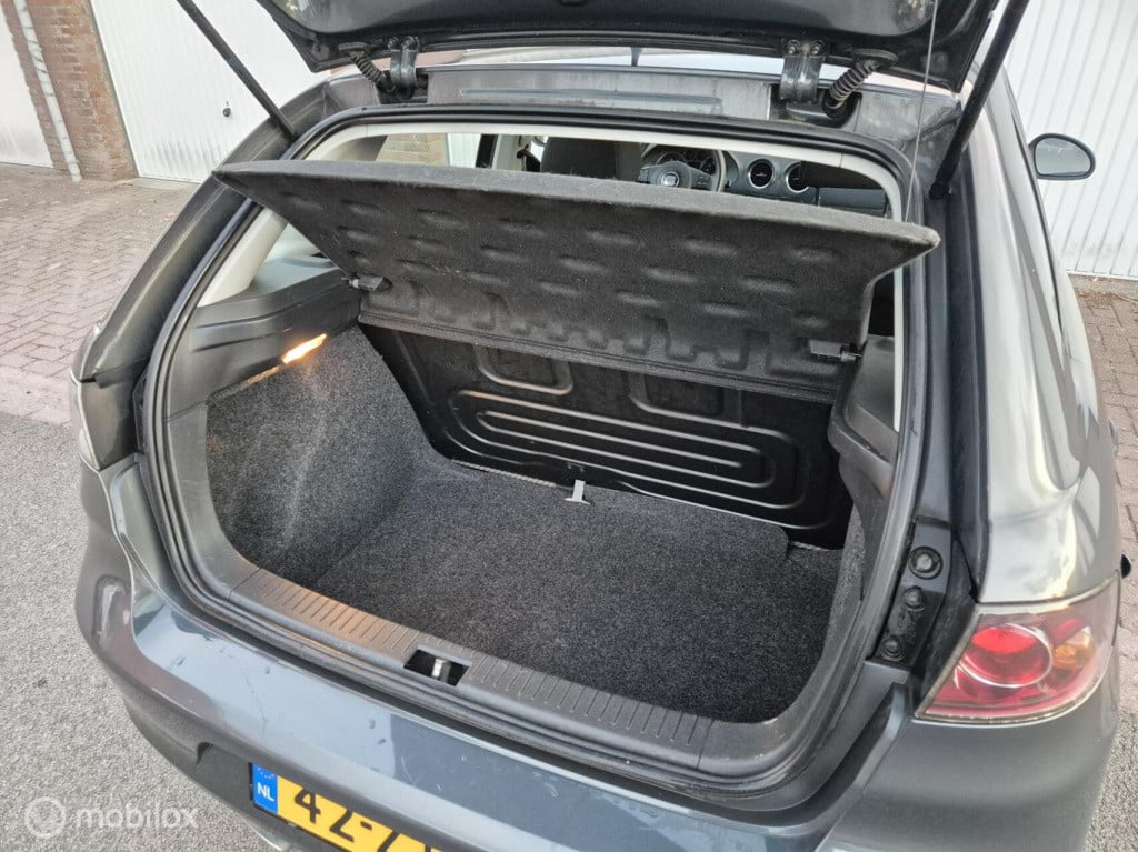 Seat Ibiza 1.6-16v freestyle / 5- deurs / cruisecontrol / airco