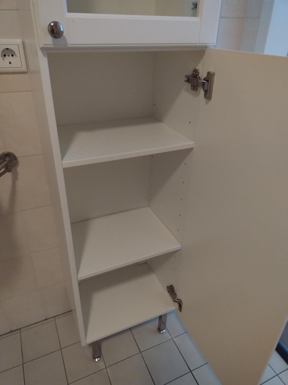 Stevige, hoge badkamerkast