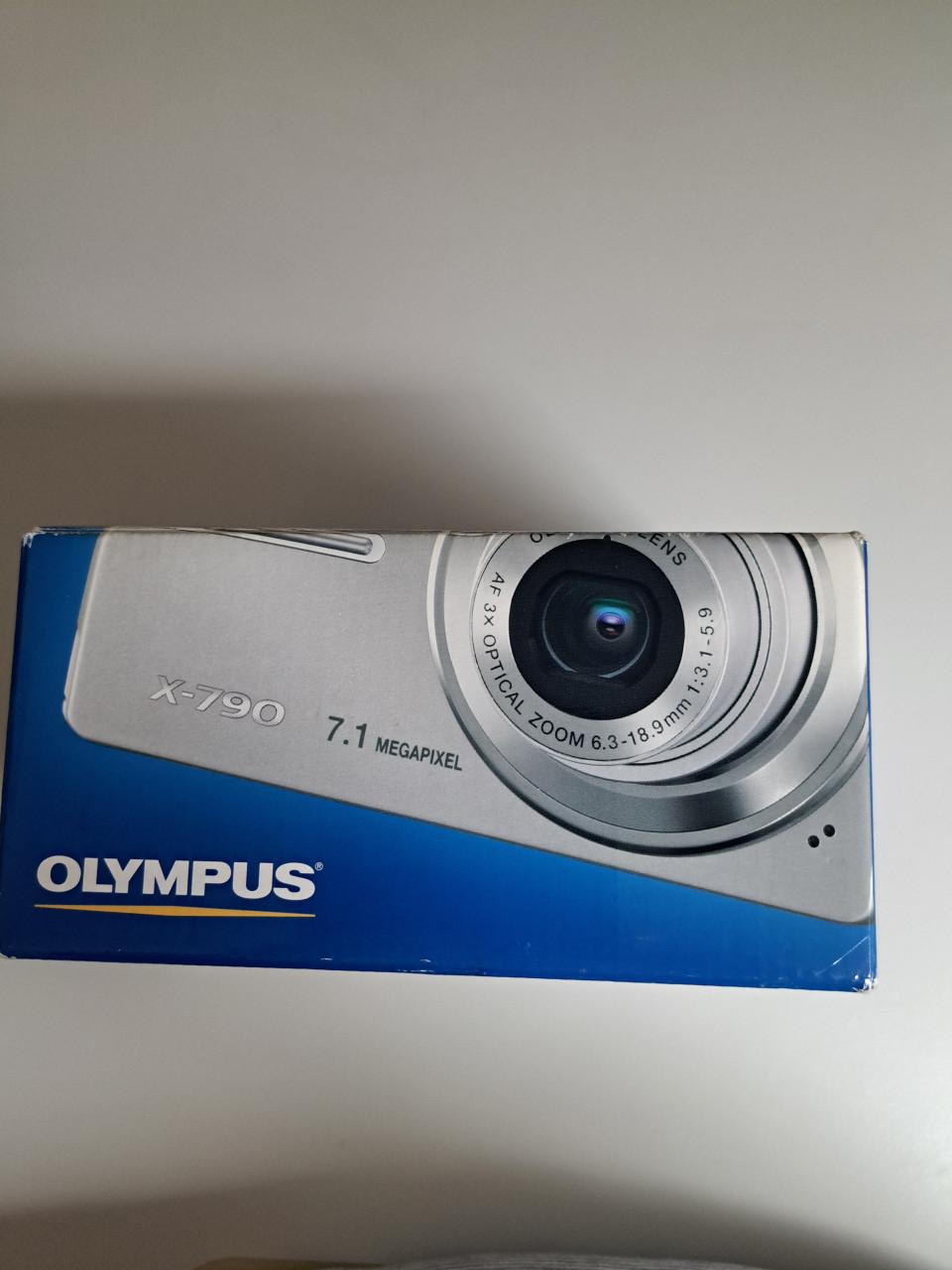 Lympus X-790 is een robuuste, waterdichte 7.1 megapixel compact camera.